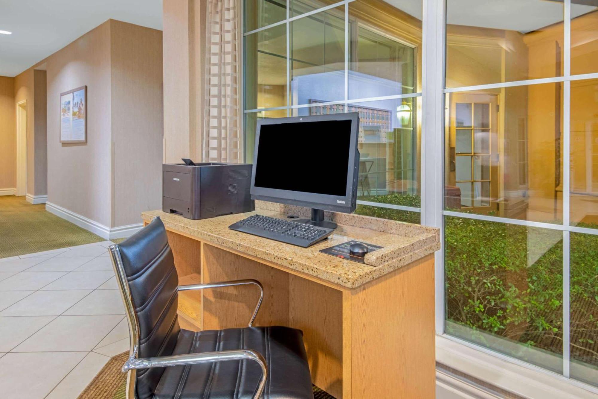 La Quinta By Wyndham Sherman Bagian luar foto